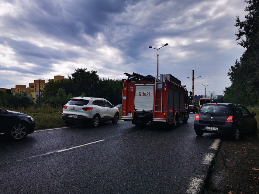 Dachowanie samochodu na DK94 w Sosnowcu. Jedna osoba została...