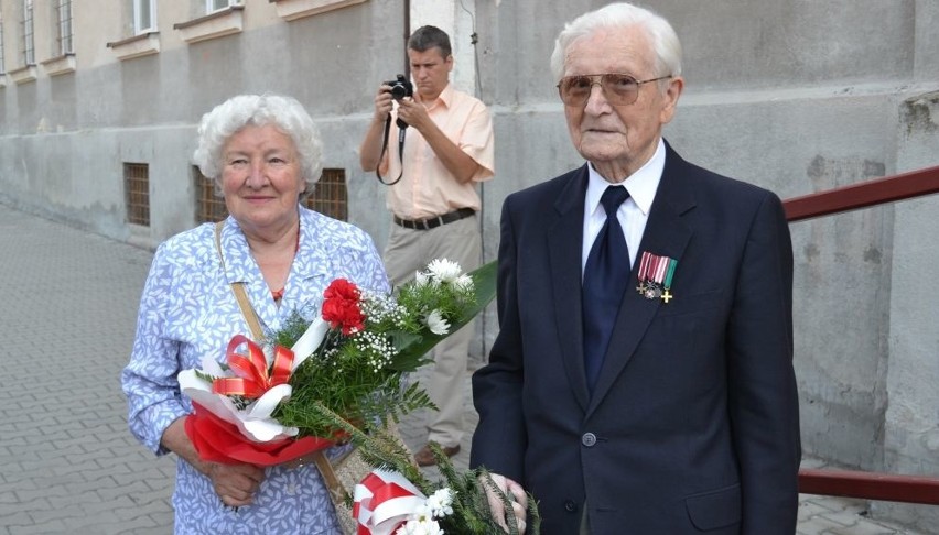 Do Działoszyc przybyli nieliczni już uczestnicy wydarzeń...