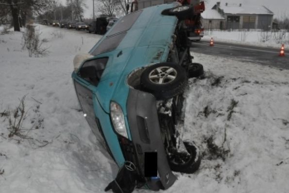 Biała Podlaska: Bus w rowie. Jedna osoba ranna