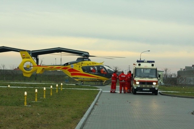 Rannego kierowcę zabrał helikopter LPR.