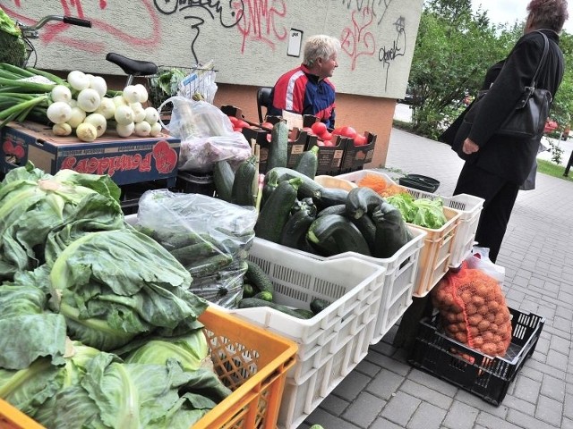 Nawet kupując na małych straganach po pewnym czasie odczujemy wzrost cen warzyw i owoców.
