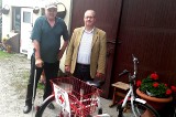 Niepełnosprawni mieszkańcy gminy Krasocin otrzymali po rowerze rehabilitacyjnym od wójta