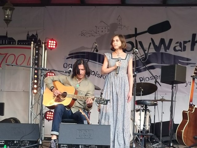 Przepiękny duet muzyczny podczas Festiwalu SpłyWarka - Anna Kolasa - Rączka oraz Dariusz Rączka wprawili publiczność w pozytywne "odrętwienie".