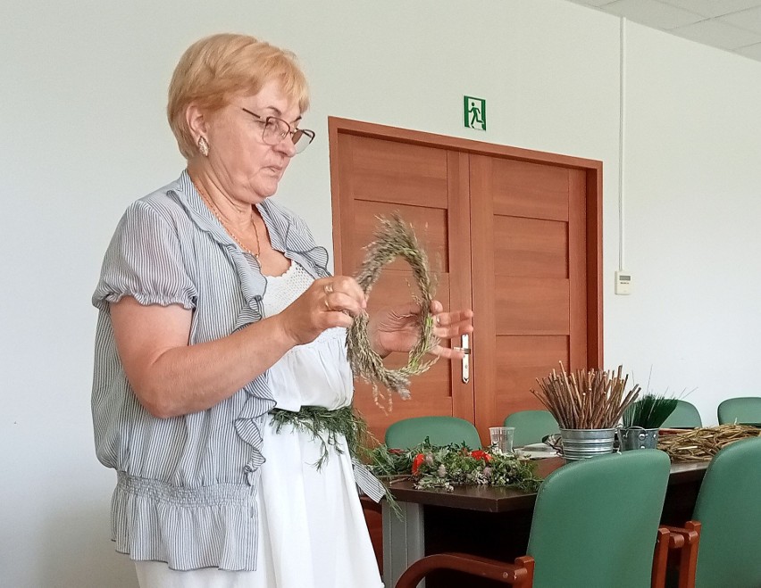 Laura Maciejewska była przepasana bylicą, jak w wierszu Jana...