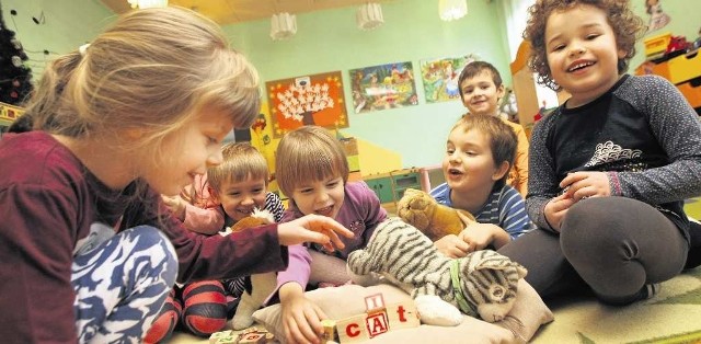 Nabór do przedszkoli jeszcze nie ruszył, a już budzi emocje. Największe szanse na przyjęcie mają np. dzieci samotnych rodziców.