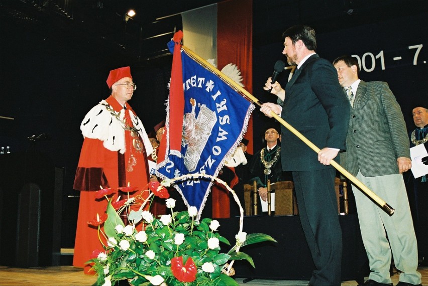 2002 r. Pierwsza rocznica UR
