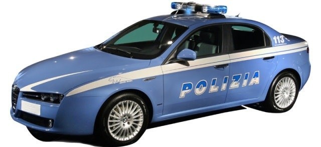 Alfy romeo 159 jeżdżą we włoskiej policji.