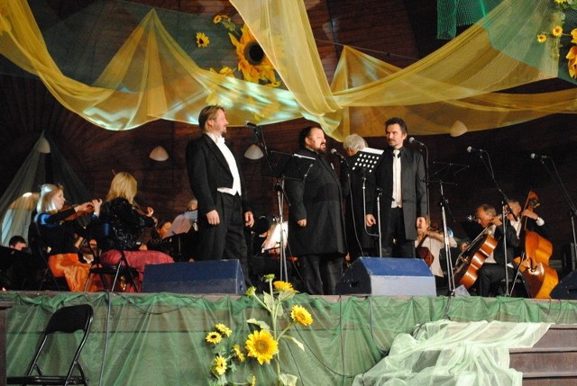 Trzej tenorzy: od lewej Paweł Skałuba, Kałudi Kałudow i Dariusz Stachura.