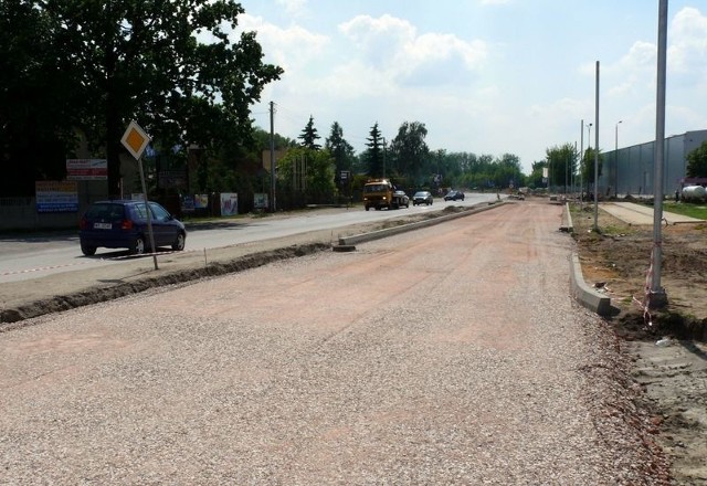 Na przebudowywanej ulicy Kozienickiej drogowcy wprowadzą kolejne zmiany w organizacji ruchu.