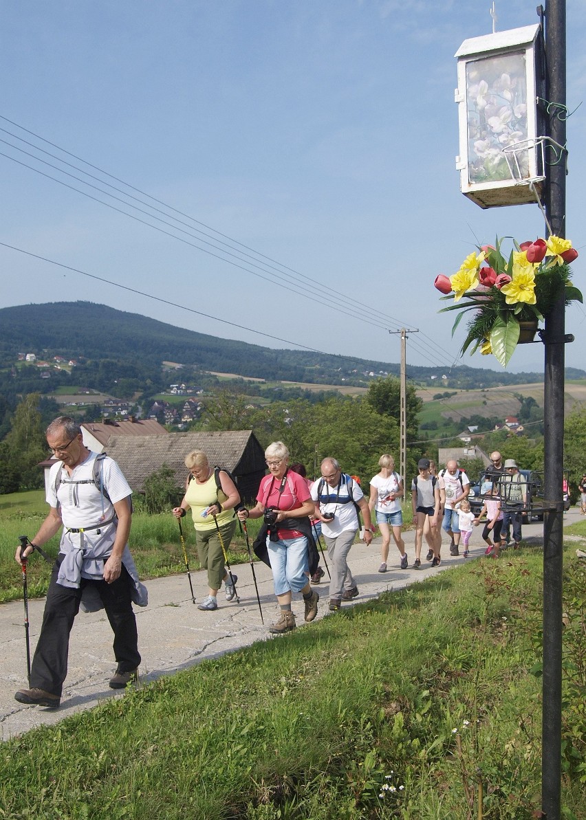 Odkryj Beskid Wyspowy. W sobotni wieczór wspięli się na Ćwilin, a w niedzielny poranek pokonali Łopusze Wschodnie