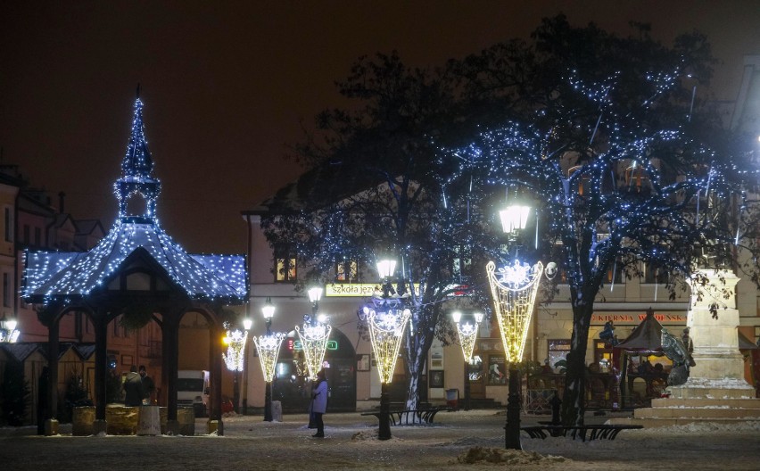 W Rzeszowie w nastrój Bożego Narodzenia wprowadzają...