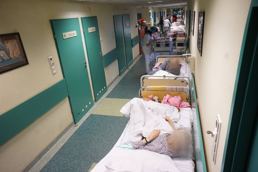Masowe zatrucie w poznańskim szpitalu. Sanepid bada problem