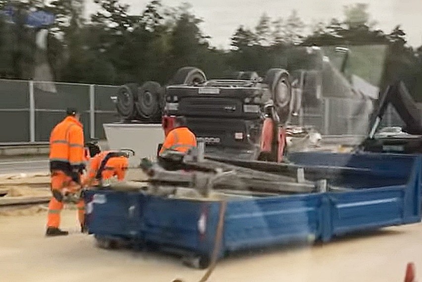 Wypadek ciężarówki na autostradzie A1