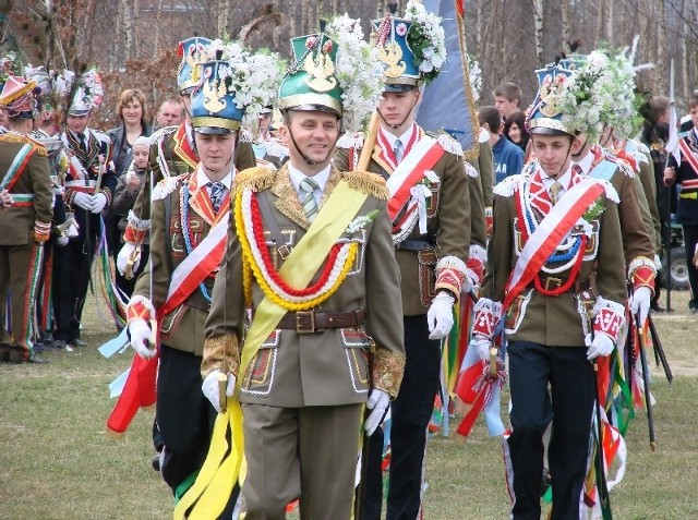 Parady Turków przyciągają zawsze tłumy widzów. Są barwnym, radosnym wydarzeniem.