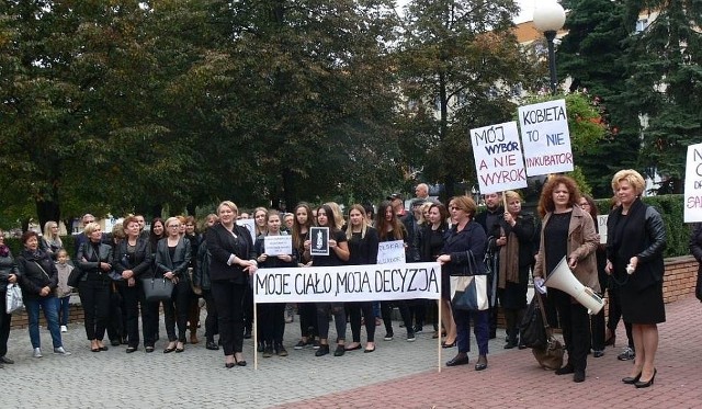 Poprzednim razem uczestniczki "Czarnego Protestu" pikietowały na Placu Bartosza Głowackiego.