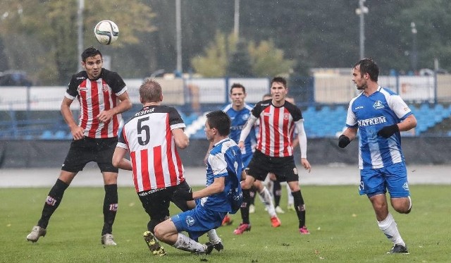 Konrad Domoń (pierwszy z lewej) lideruje w Piłkarskim Rankingu Nowin w gronie 3 ligowców.