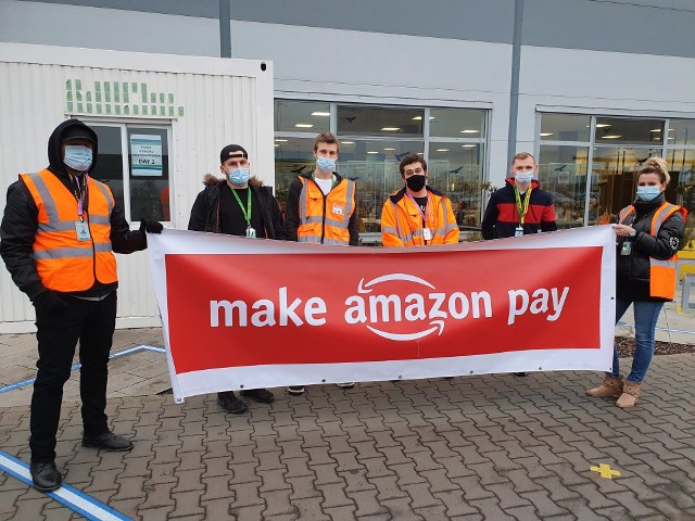 "Make Amazon pay" - do akcji przyłączyli się pracownicy Amazona w podpoznańskich Sadach.