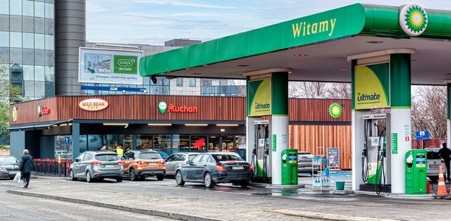 Tak wygląda pierwszy sklep Easy Auchan na stacji benzynowej w Polsce. Znajduje się w Warszawie, przy stacji bp Reduta.Zobacz kolejne zdjęcia. Przesuwaj zdjęcia w prawo - naciśnij strzałkę lub przycisk NASTĘPNE