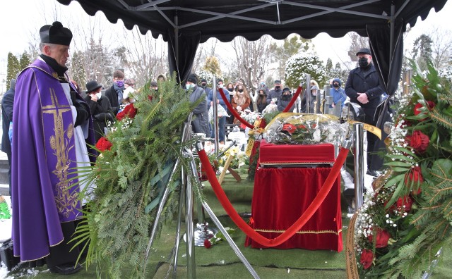 Urnę z prochami śp. Antoniego Zbyluta złożono do ziemi w sobotę 30 stycznia na cmentarzu w Szubinie