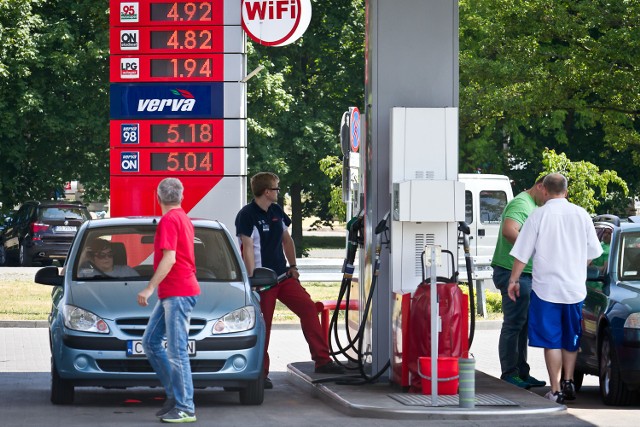 W te wakacje ceny paliw mają wzrastać, ale szaleństwa nie będzie - oceniają analitycy rynku.