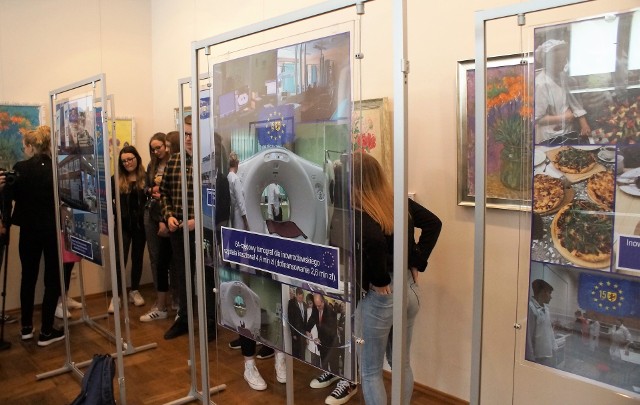 "15 lat Powiatu Inowrocławskiego w Unii Europejskiej", to tytuł wystawy, którą oglądać można w Muzeum im. Jana Kasprowicza w Inowrocławiu. Na kilkudziesięciu fotografiach pokazano jak zmienił się powiat od 1 maja 2004 roku, czyli od momentu wejścia Polski do Unii Europejskiej. Otwarcia wystawa dokonała starosta Wiesława Pawłowska.