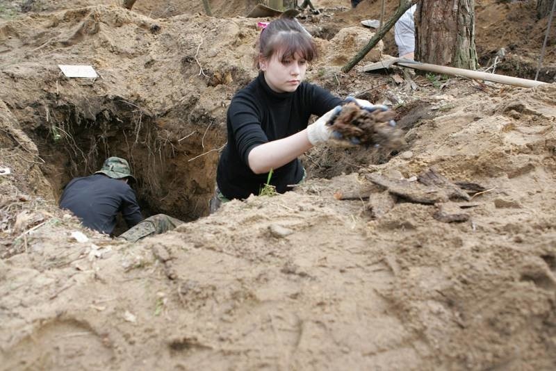 Od piątku w Kostrzynie trwają ekshumacje żołnierzy...