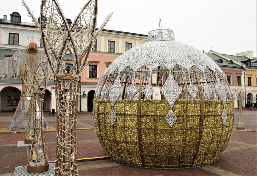 Świąteczne iluminacje niebawem rozświetlą zamojski Rynek...