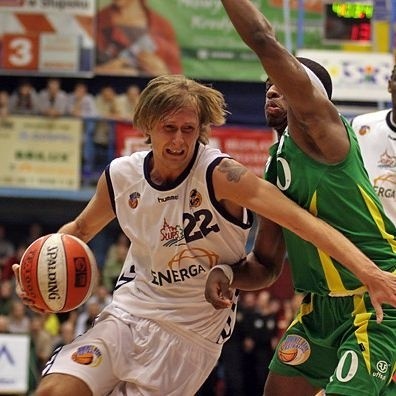 Koszykarze Energi Czarnych Slupsk w drugim meczu pre play off przegrali z Polpakiem Świecie 58:64.