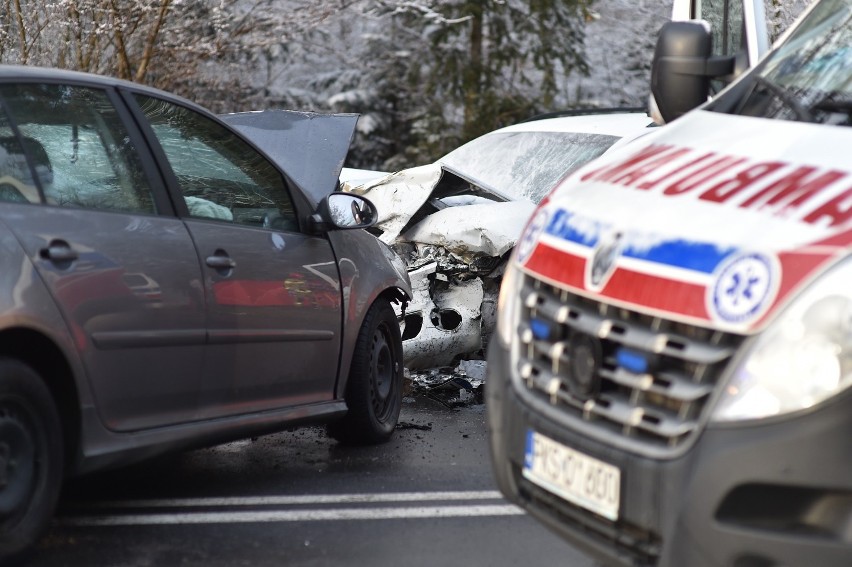 Kierowca volkswagena jechał od Leszna. Stracił panowanie nad...