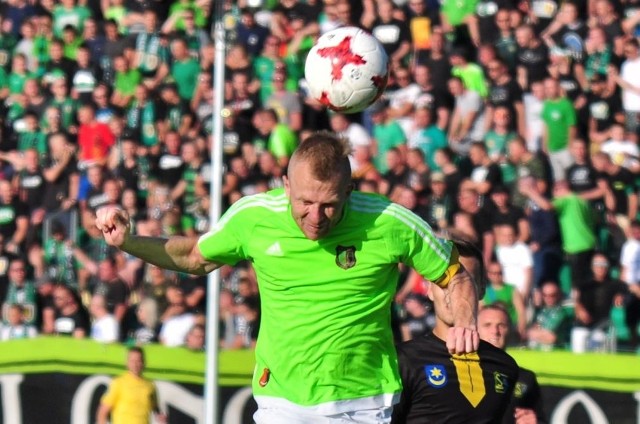 Adrian Gębalski (zielona koszulka) był w ostatnim sezonie najskuteczniejszym zawodnikiem Stali Stalowa Wola.
