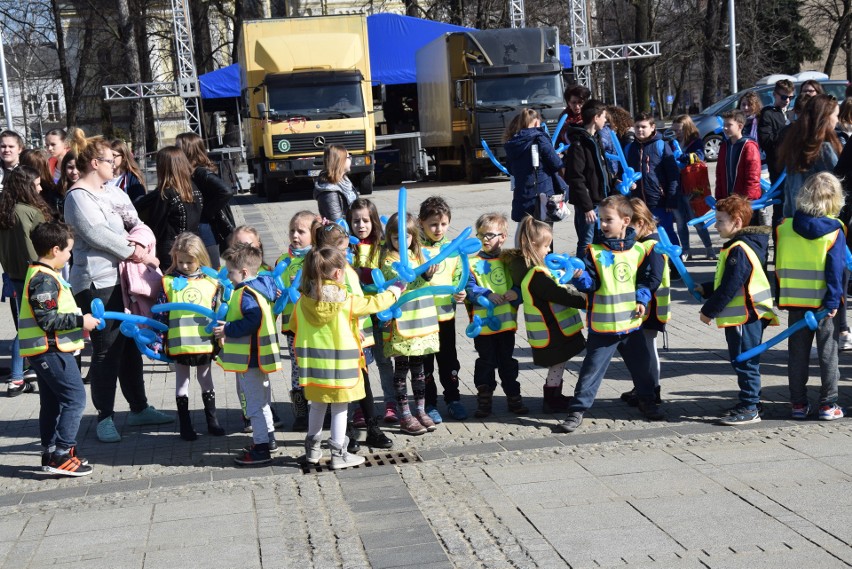 „Przystanek autyzm” to happening w Dzień Autyzmu na placu...