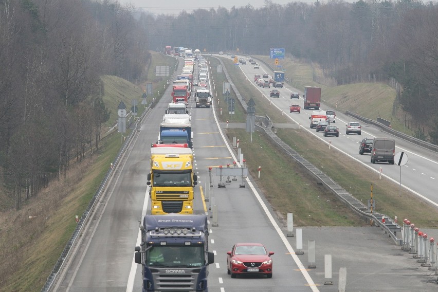 W środę rano korek na A4 sięgał kilku kilometrów....