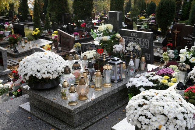 Grób Anny Przybylskiej i jej taty Bogdana Przybylskiego znajduje się na cmentarzu katolickim przy parafii św. Michała Archanioła w Gdyni