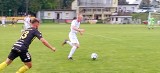 Piłkarskie derby powiatu jędrzejowskiego. Naprzód Jędrzejów pokonał Wierną Małogoszcz 4:1! Zobaczcie zdjęcia z meczu