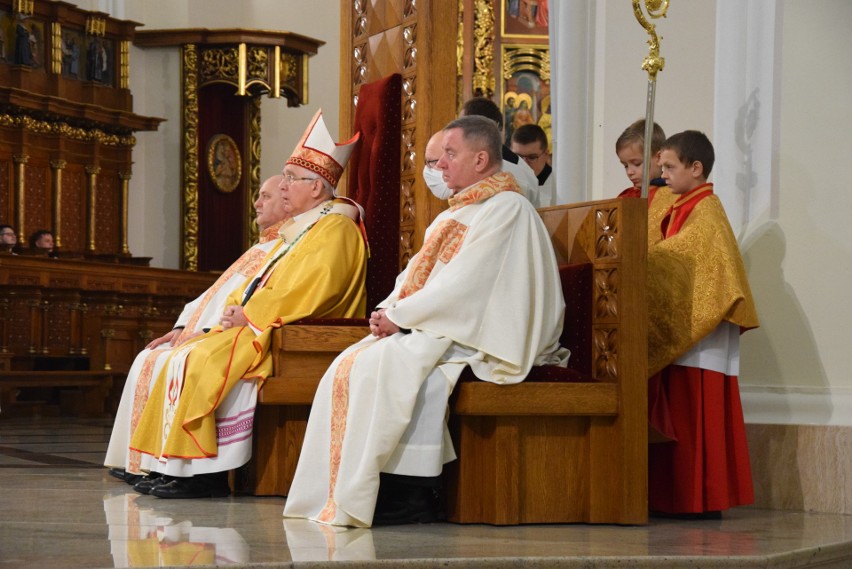 Zobacz kolejne zdjęcia. Przesuwaj zdjęcia w prawo - naciśnij...