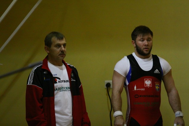 Brązowy medal mistrzostw Europy to dla Damiana Kuczyńskiego (z prawej) największe osiągnięcie w karierze. Obok trener Budowlanych, wicemistrz olimpijski z 1992 roku z Barcelony - Krzysztof Siemion.
