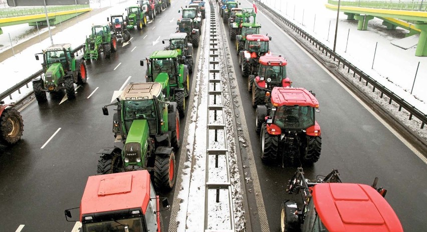 Blokada krajowej ósemki w Porosłach - rolnicy sfrustrowani...