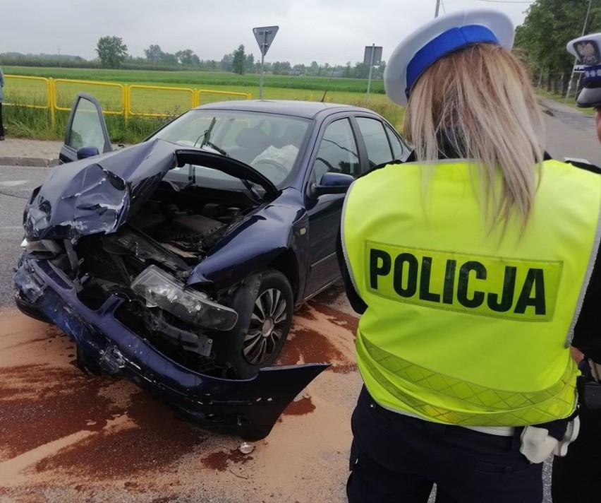 Wypadek w Woli Mystkowskiej. Trzy osoby w szpitalu