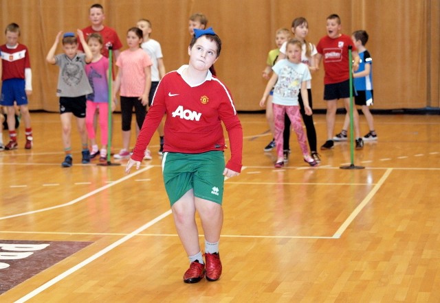 Na sportowo i wesołoOKSiR w Świeciu zaprosił dzieci ze szkół podstawowych na sportowy drugi tydzień ferii