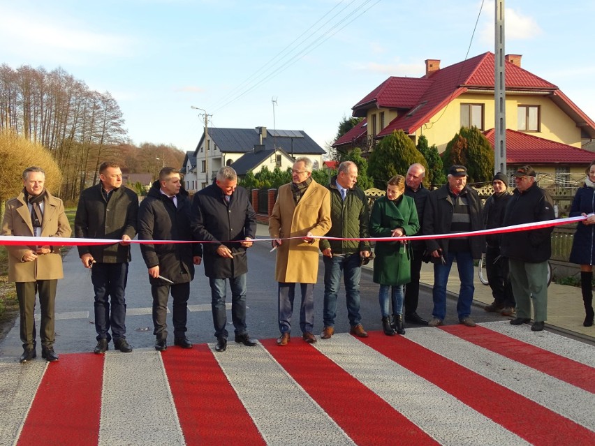 Na otwarciu drogi było wiele osób między innymi:...