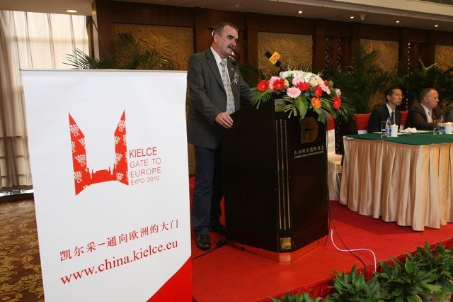 W maju kielecka misja gospodarcza odwiedziła trzy chińskie miasta: Szanghaj, Pekin oraz Taizhou. Wszędzie z przedsiębiorcami spotykał się prezydent Kielc Wojciech Lubawski.
