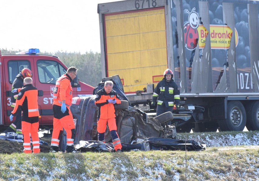 Tragiczny wypadek w Kordowie w gminie Olszewo-Borki. Na DK 61 wg relacji świadka zginęli pasażerowie samochodu osobowego