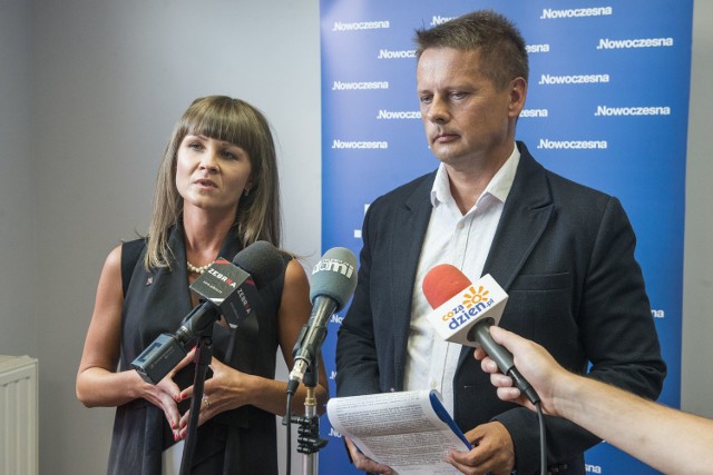 Katarzyna Kalinowska i Wojciech Bernat z partii Nowoczesna w Radomiu.