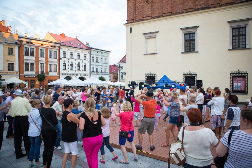 Letnia potańcówka na tarnowskim Rynku