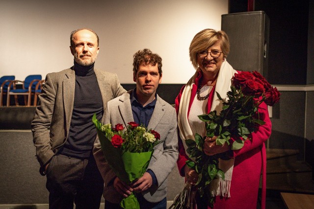 Od lewej: aktor Łukasz Simlat, Grzegorz Płonka i Anita Żegleń - w&oacute;jt gminy Poronin