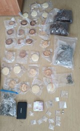 Kraków. Policjanci weszli do mieszkania, a tam 29 ciastek z... marihuaną. Za takie "smakołyki" grozi do 3 lat więzienia