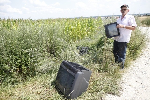 - Nie mogą tego zawieźć do Remondisu? - pyta pan Tadeusz. - Przecież to 12 kilometrów stąd...