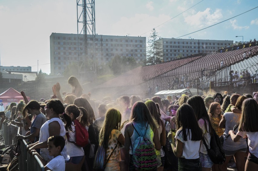 Eksplozja kolorów w Jastrzębiu. Barwna chmura nad stadionem