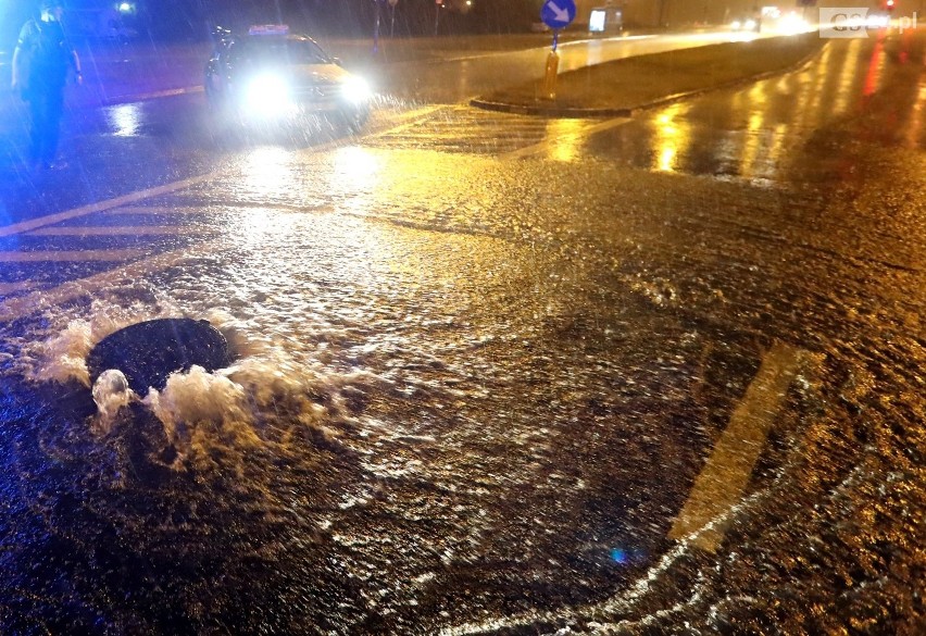 Burza i ulewa w Szczecinie. Ulice pod wodą. W centrum miasta było też gradobicie (28.08.2019)
