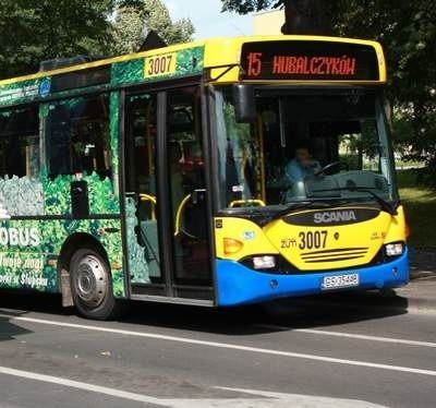 Narzekamy na stan czystości autobusów, ale sami o nią nie dbamy.